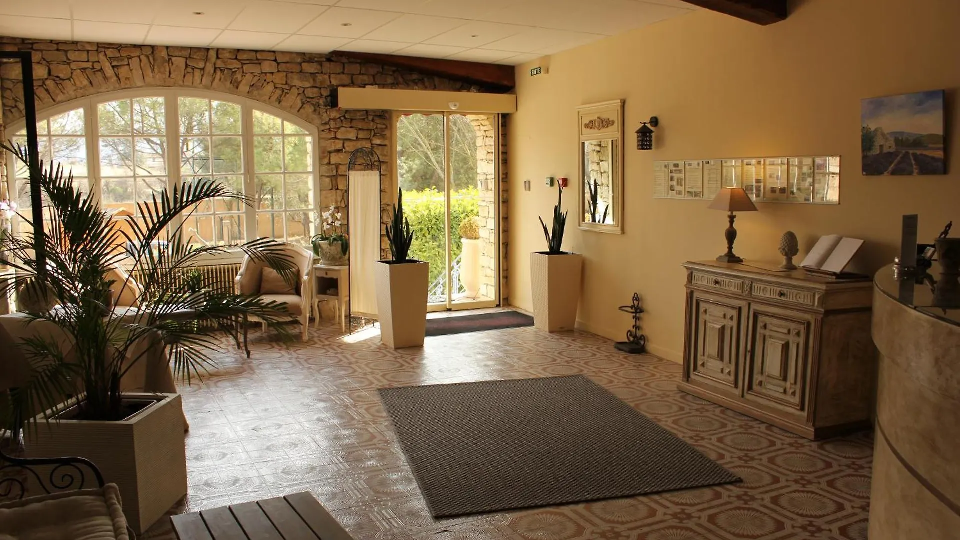 Logis Hotel Le Manoir & Lounge Apt