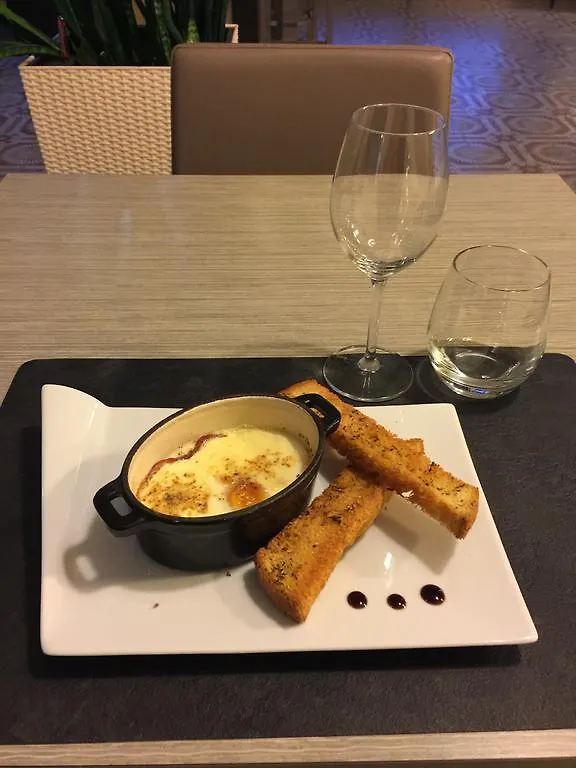 Logis Hotel Le Manoir & Lounge Apt