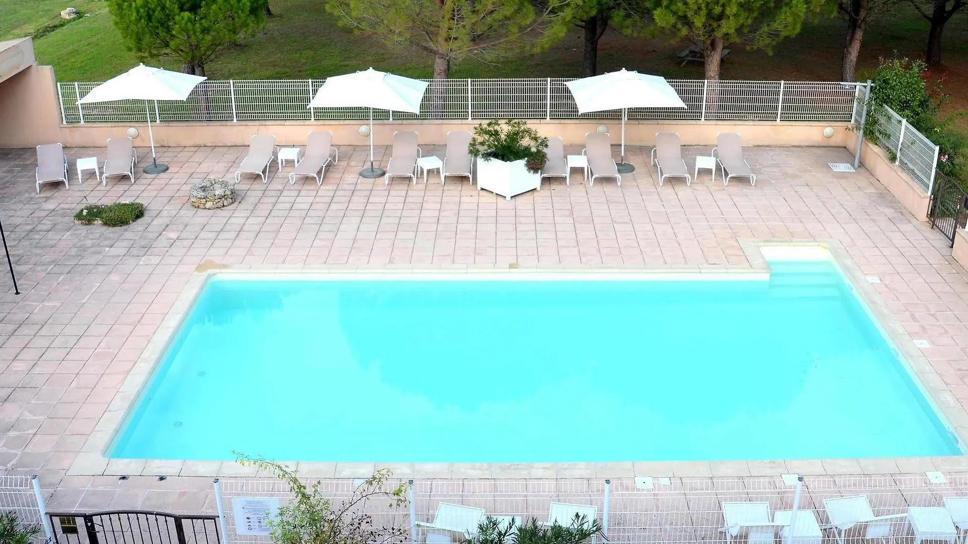 Logis Hotel Le Manoir & Lounge  Apt